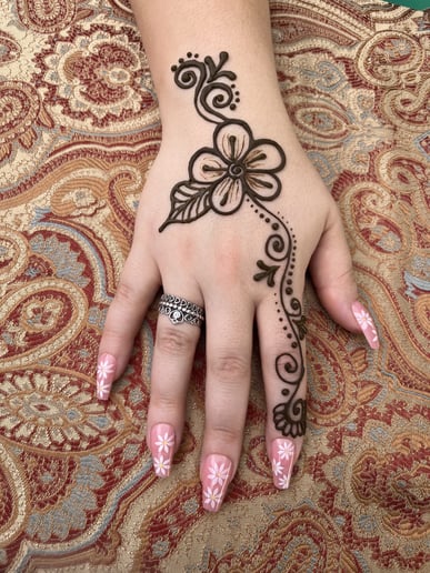 Gallery photo 9 of Swirls By Salaam Henna