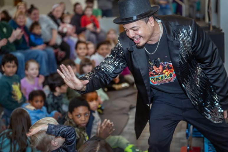 Gallery photo 12 of Tada Magician
