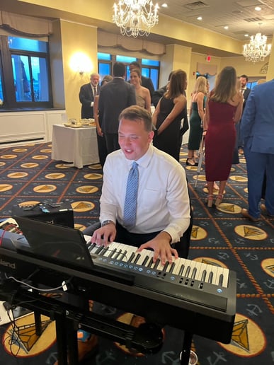 Gallery photo 3 of Tal Taylor - Event and Cocktail Pianist