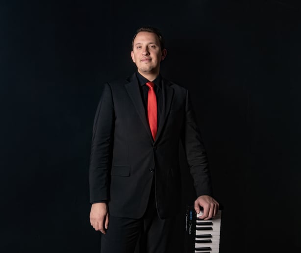 Gallery photo 2 of Tal Taylor - Event and Cocktail Pianist