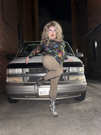 Gallery photo 5 of Tammy TooTight