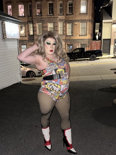 Gallery photo 7 of Tammy TooTight