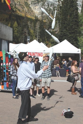 Gallery photo 3 of Daisy Voo - Comedy Juggling and Magic