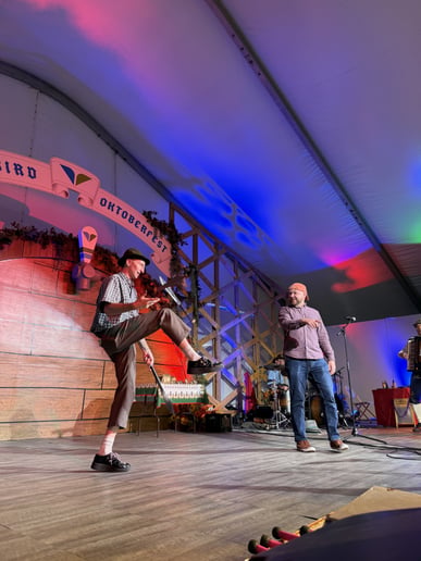Gallery photo 1 of Daisy Voo - Comedy Juggling and Magic