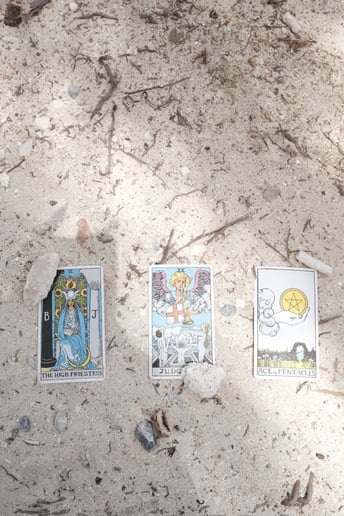 Gallery photo 3 of Tarot Card Reader