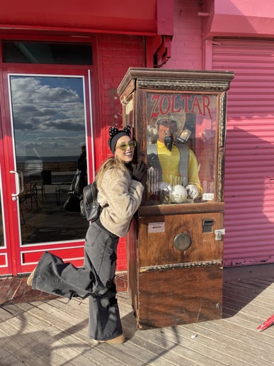 Gallery photo 8 of Tarot Card Reader, Kayla