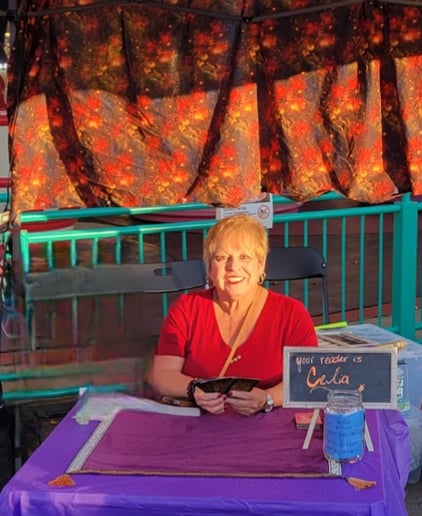 Gallery photo 2 of Tarot Card Reader