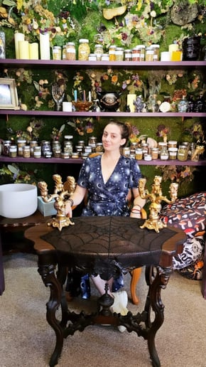 Gallery photo 2 of Lily of Thirteen Circles