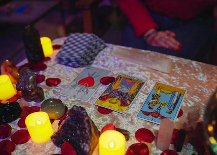 Gallery photo 2 of Tarot by Elyse