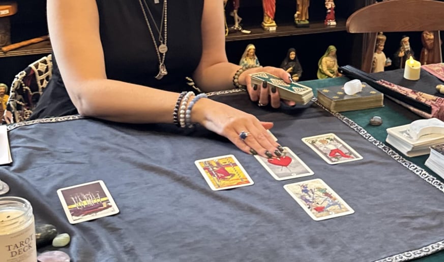 Gallery photo 1 of Tarot with Jean