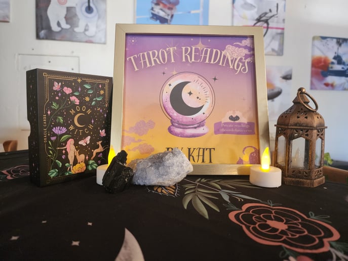 Gallery photo 1 of Tarot with Kat