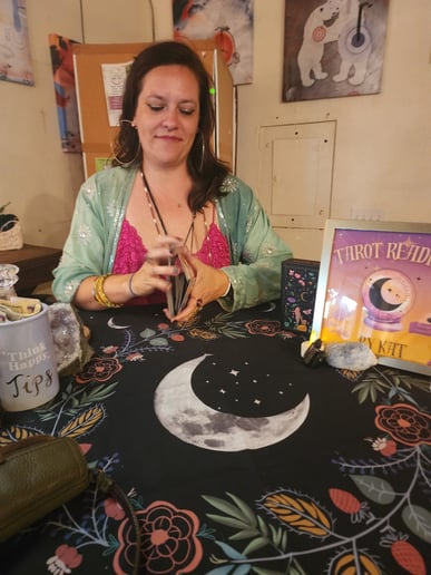 Gallery photo 2 of Tarot with Kat