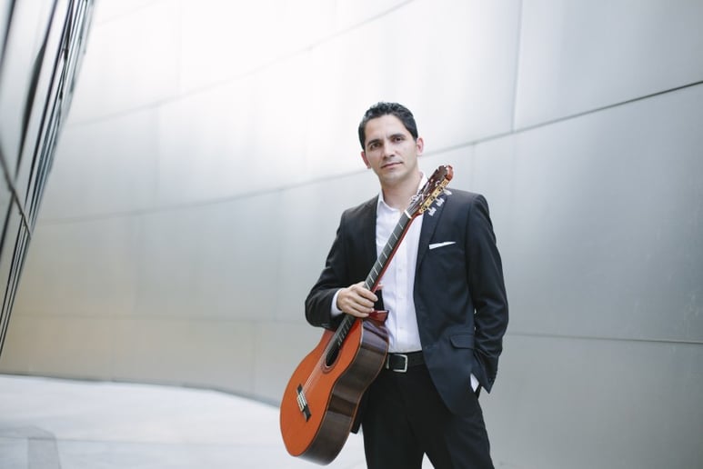 Gallery photo 4 of Tavi Jinariu, Los Angeles Classical Guitarist