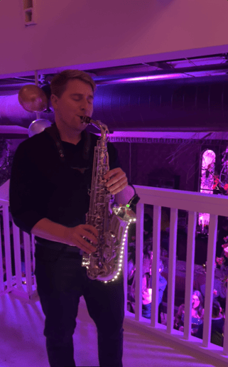 Gallery photo 10 of Taylor - Singing Saxophonist