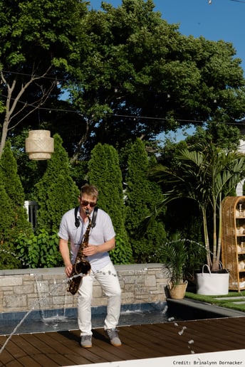 Gallery photo 1 of Taylor - Singing Saxophonist