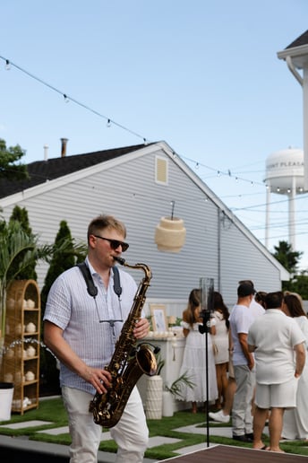 Gallery photo 10 of Taylor - Singing Saxophonist