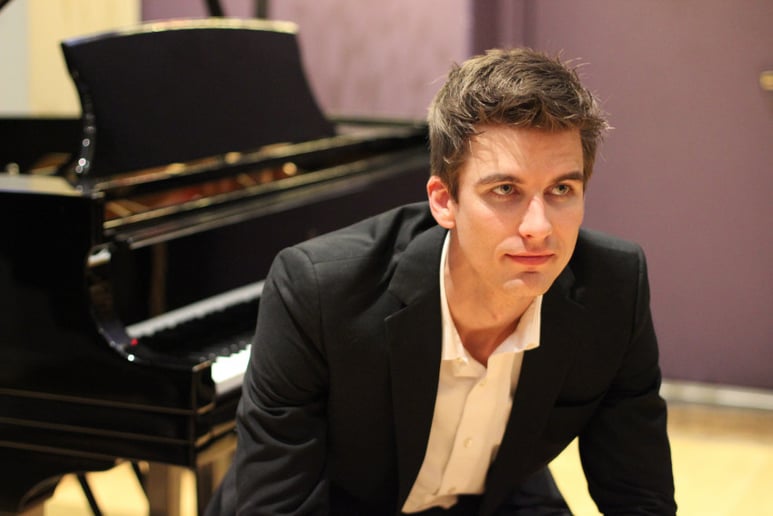 Gallery photo 3 of Taylor Kroff