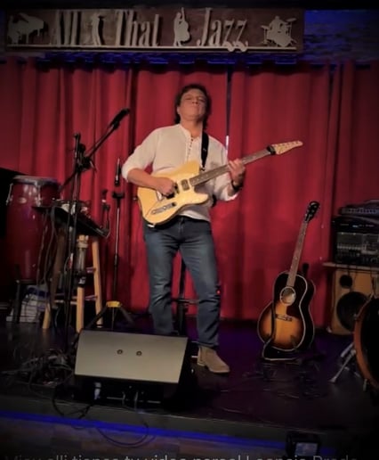 Gallery photo 5 of Teddy Manrique