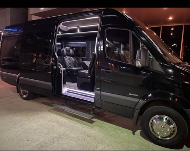 Gallery photo 1 of TN Limos