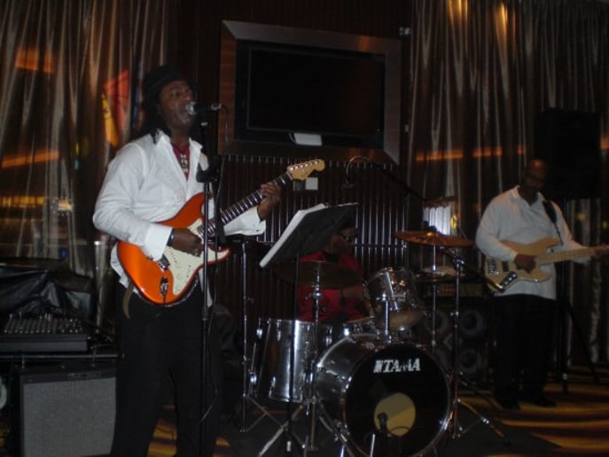 Gallery photo 5 of Terrance Vaughn Solo / Trio or Big Band