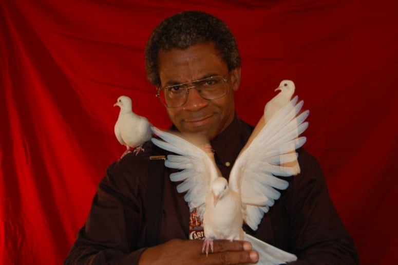 Gallery photo 3 of Terry Francis - Purveyor Of Magic & Mystery