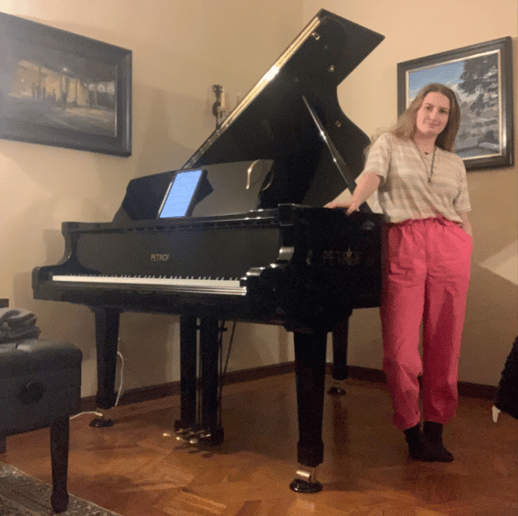 Gallery photo 2 of Tess Luhmann, Pianist