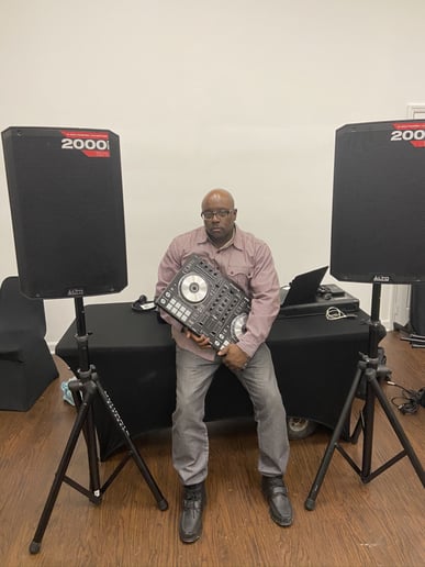 Gallery photo 2 of Tha Magnificent Dj Blendz