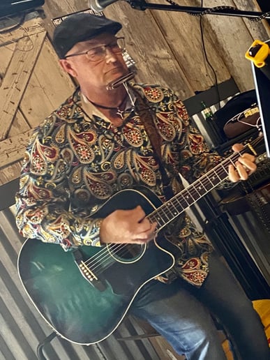 Gallery photo 3 of Thad Requet - Singer/Songwriter