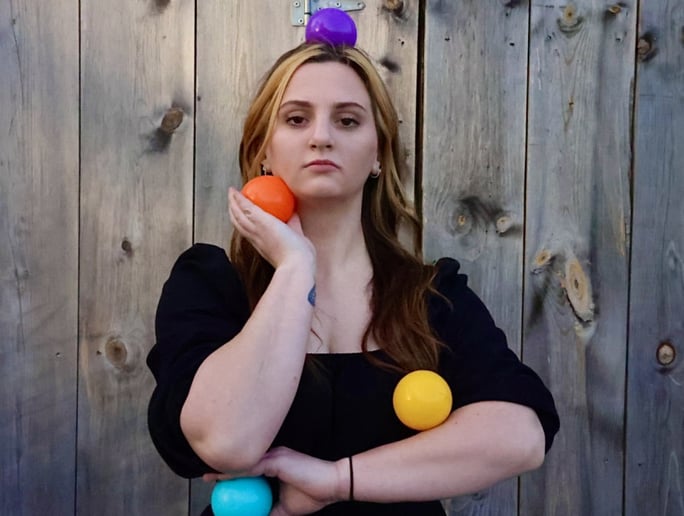 Gallery photo 3 of That Juggling Girl