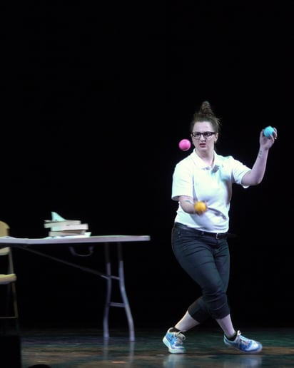 Gallery photo 8 of That Juggling Girl