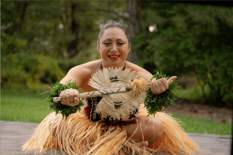 Gallery photo 4 of The 6-Islands Dancer