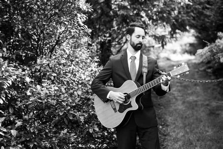Gallery photo 1 of The Acoustic Crooner