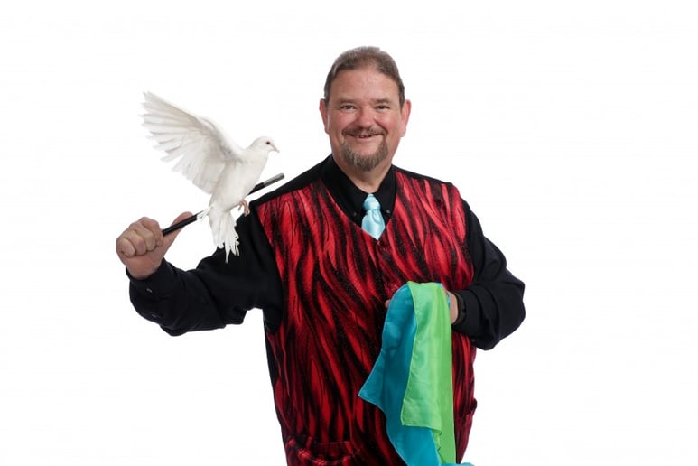 Gallery photo 2 of The Amazing Magi, Family Magician