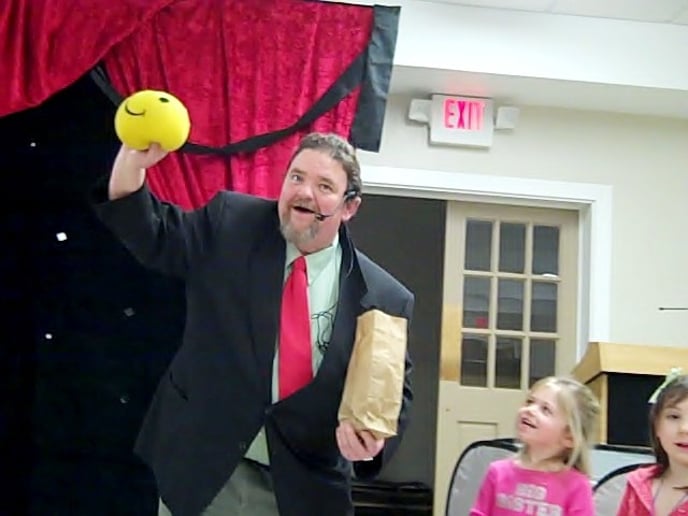 Gallery photo 8 of The Amazing Magi, Family Magician