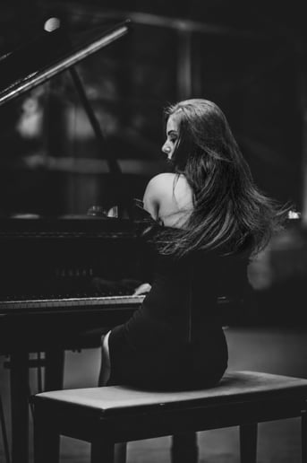 Gallery photo 3 of Piano Diva | Luxury Pianist
