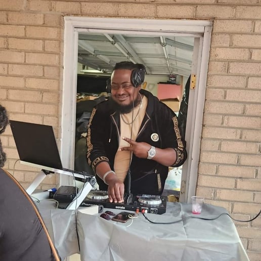 Gallery photo 2 of DJ Groove B of The B Experience