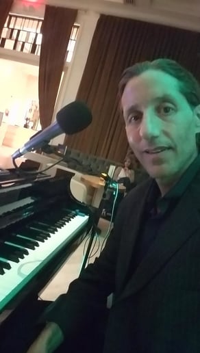 Gallery photo 10 of Mark The Piano Man