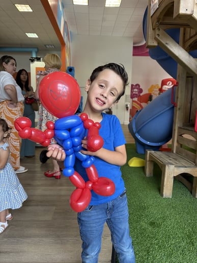 Gallery photo 9 of The Balloon Machine