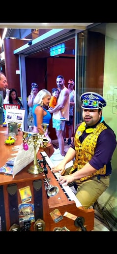Gallery photo 1 of Orlando Diaz - Pianist/Vocalist