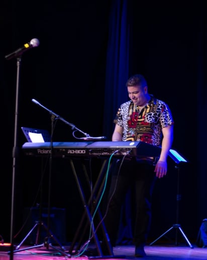 Gallery photo 4 of Orlando Diaz - Pianist/Vocalist