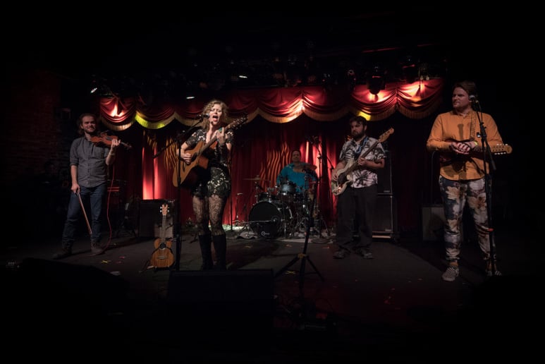 Gallery photo 5 of Liz - Party Band