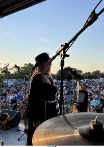 Gallery photo 3 of The Chain - A Fleetwood Mac Experience