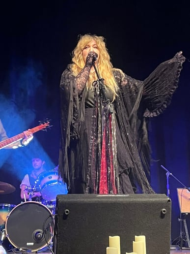Gallery photo 4 of The CHAIN Premier Fleetwood Mac Tribute