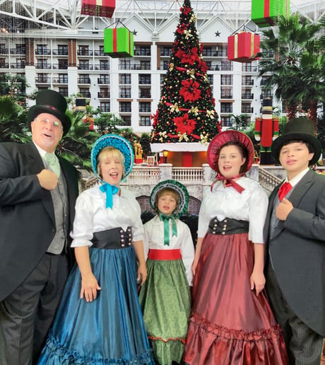 Gallery photo 15 of The Christmas CarolerZ