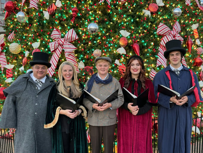 Gallery photo 8 of The Cincinnati Christmas Carolers