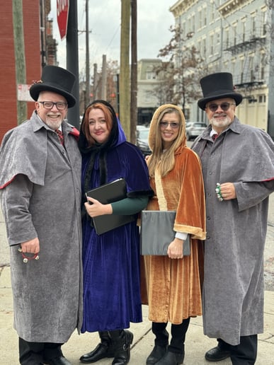 Gallery photo 7 of The Cincinnati Christmas Carolers