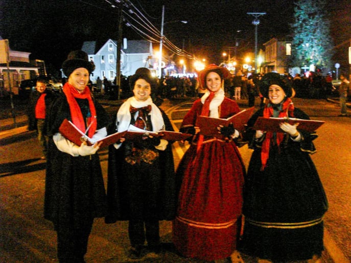 Gallery photo 1 of The Classic Christmas Carolers