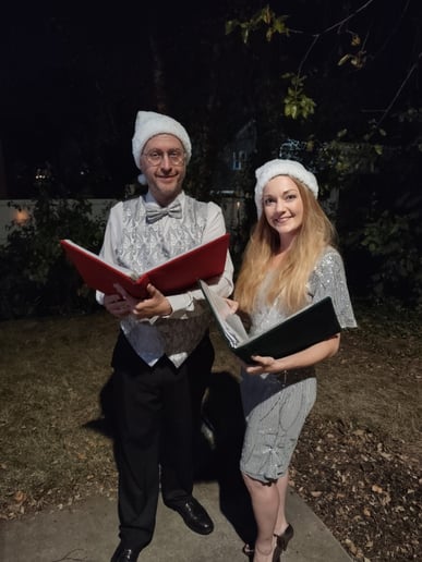 Gallery photo 2 of The Classic Christmas Carolers
