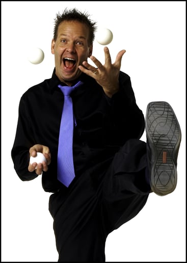 Gallery photo 3 of The Comedy & Juggling of Paul Isaak