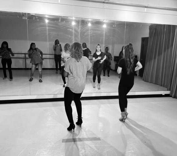 Gallery photo 13 of the DANCING DESIGNER